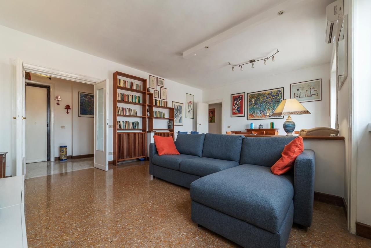 Roomy And Bright Apartment With Terrace Roma Exterior foto